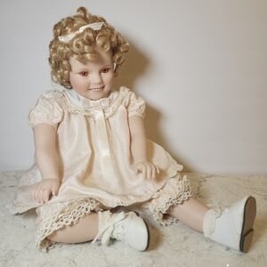 Rare Danbury Mint Lil' Miss Shirley Temple Porcelain Doll Creme Dress 10"x10"